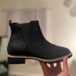 [TAGS ON] TOMS Cleo Boot Size 8